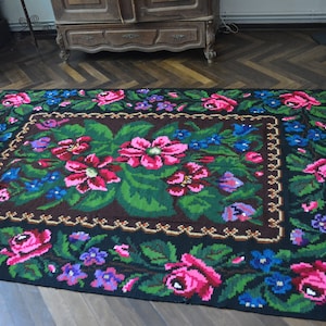 Vintage handwoven wool  rug carpet - Floral kilim -  Bessarabian Moldovan Romania Kilim - Rustic decor .