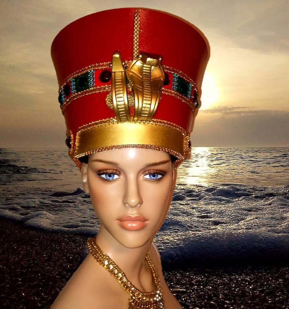 Корона египта клеопатра. Головные уборы фараонов цариц египта. Египет нефертити клеопатра. Нефертити царица клеопатра. Египетская царица клеопатра.