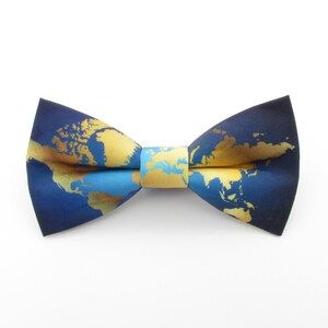 Pajarita con mapa del mundo y pañuelo de bolsillo falso - Pajarita Atlas azul y dorada / Pajarita Tierra / Traje formal de crucero / Pajaritas de boda / Pajarita con globo terráqueo