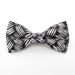 Claw Scratch Bowtie - Black and White | Animal Scratch Bowtie | Dinosaur Claw Marks | Gift | Men&#39;s Bowtie | Wedding Bowtie |