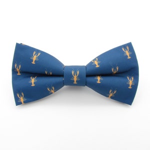 Nœud papillon homard bleu marine et fausse pochette de costume - Icônes du homard | Nœuds papillon bleus | Noeuds papillon crustacés | Homards | Nœud papillon pour homme | Nœud papillon de mariage