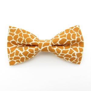 Vlinderdasset met girafprint - vlinderdas met dierenpatroon | Geel en bruin | Strikjes voor heren | Safari-strikje | Girafmanchetknopen en pochet