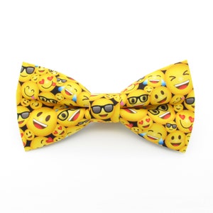 Emoji Patterned Bowtie Set - Yellow Smiley | Smiling Face | LOL | ROFL | Happy Bowtie | Men&#39;s Bowtie | Phone Emojis | Emoji Cufflinks |