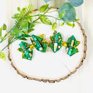 Shamrock hårrosett, glitterkanvas hårspänne för St. Patricks dag