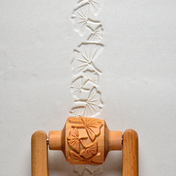 RM-027 Medium Pottery Handle Roller - Ginkgo Leaves