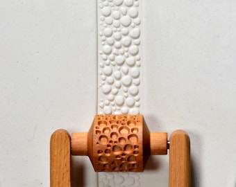 RM-036 Medium Pottery Handle Roller - Cobbles