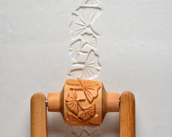 RM-027 Medium Pottery Handle Roller - Ginkgo Leaves