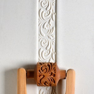 RM-051 Medium Pottery Handle Roller - Nouveau Floral