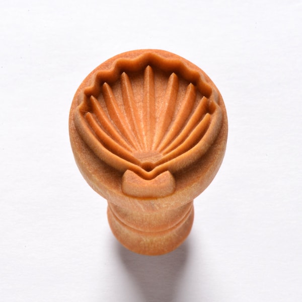 Scm-237 Medium Round Wood Pottery Stamp - Scallop Shell