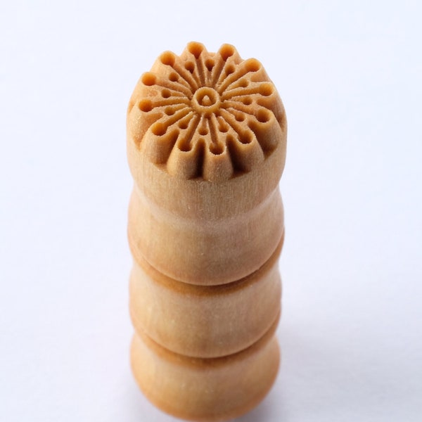 Scs-190 Small Round Wood Pottery Stamp - Supernova