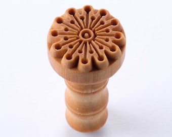 Scm-258 Medium Round Wood Pottery Stamp - Supernova