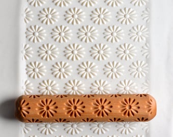 BHR-123 Big Pottery Hand Roller - Geometric Daisies