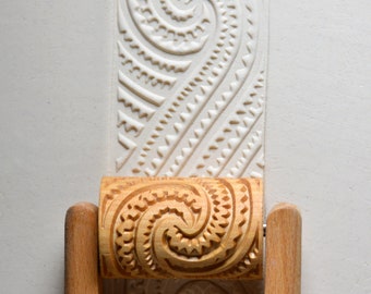 RL-022 Large Pottery Handle Roller - Maori Spirals 2