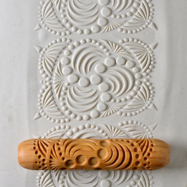 BHR-047 Big Pottery Hand Roller - Funky Spiral