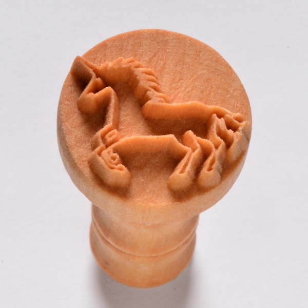 Scm-212 Medium Round Wood Pottery Stamp - Unicorn 1