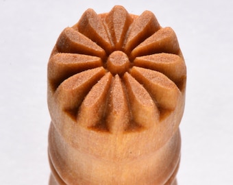 Scs-004 Small Round Wood Pottery Stamp - Daisy
