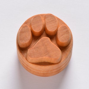 Scl-065 Large Round Wood Pottery Stamp - Dog Paw Print