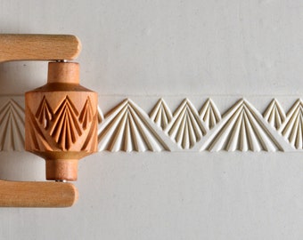 RM-053 Medium Pottery Handle Roller - Mountain Landscape