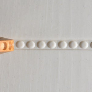 FR-021 Finger Roller - Row of Dots