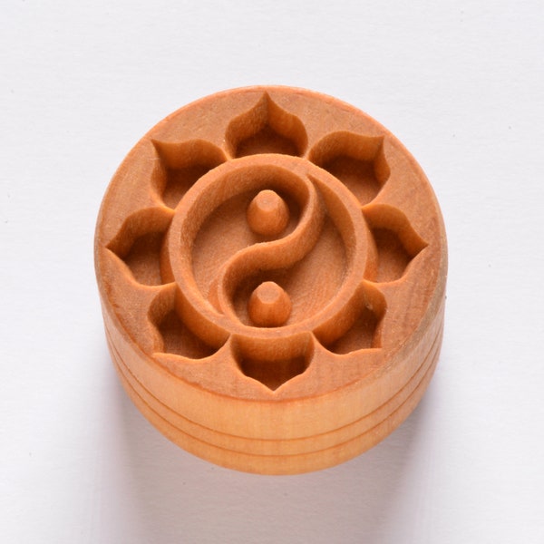 Scl-066 Large Round Wood Pottery Stamp - Yin Yang Lotus