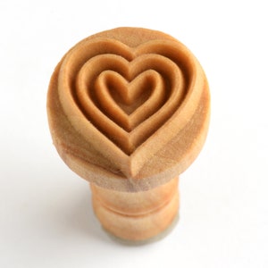 Scm-038 Medium Round Wood Pottery Stamp - Triple Heart