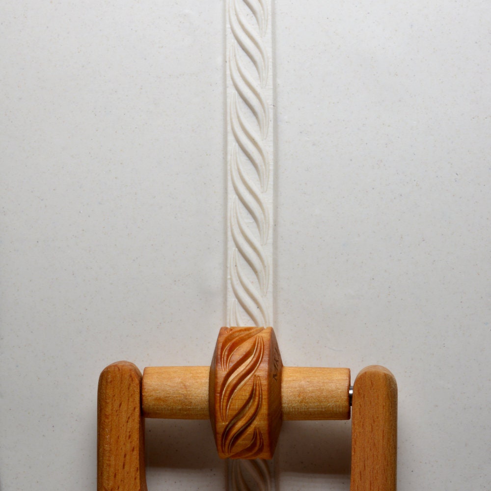 RS-017 Small Pottery Handle Roller - Rope Coil