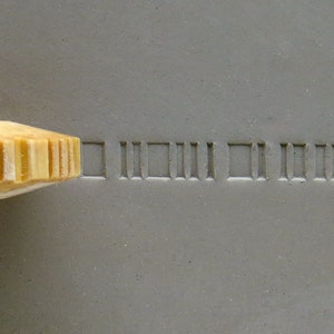 FR-017 Finger Roller - Bar Code