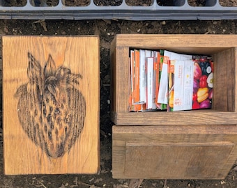 Boîte de graines en bois de récupération avec gravure de fraises, cadeau de jardinier personnalisé pour le stockage de paquets