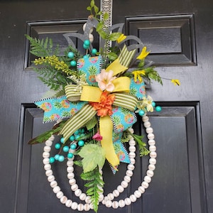 Pineapple door wreath,  pineapple home decor, tropical door decor, beaded wreath, beach decor, coastal home decor, pineapple wreath