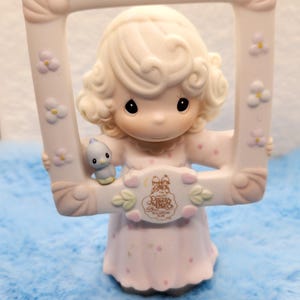 You&#39;re so pretty as a picture. Precious moments figurine l.