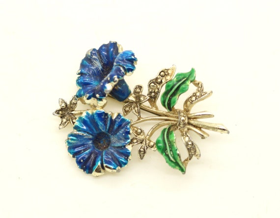 An exquisite brooch deals