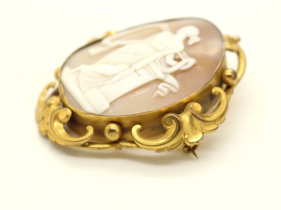 Antique Large Shell Carved Cameo Pinchbeck Brooch… - image 2