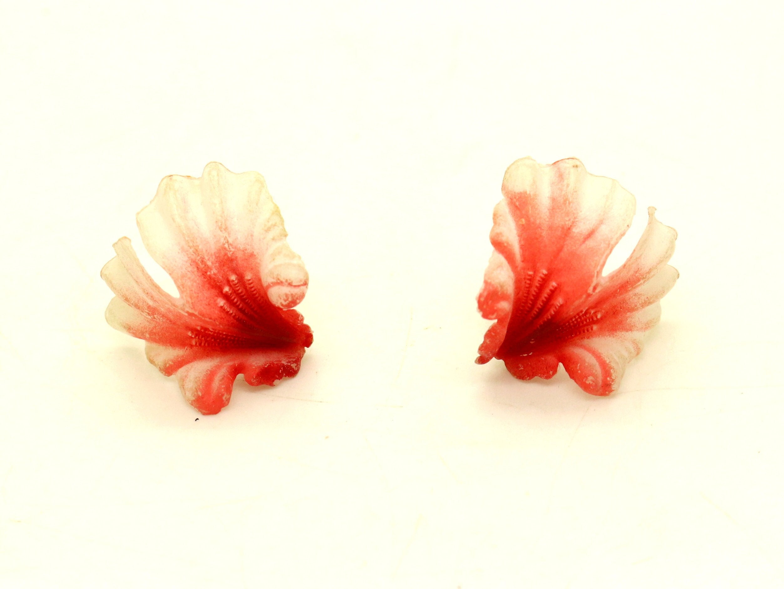 Red White Orchid 3D Plastic Clip on Earrings Vintage Gift for Her Tea Party Rockabilly