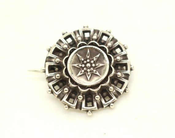 Sterling Silver Sweetheart SNOWFLAKE Round Brooch… - image 1
