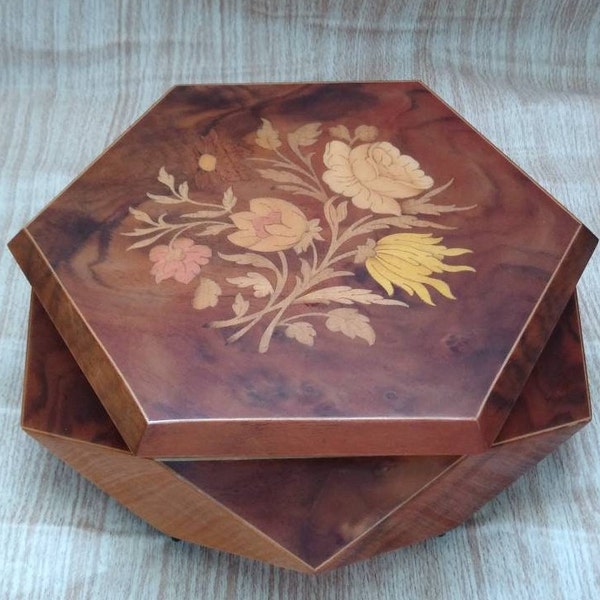 Octagonal Italian Inlaid Flowers Sorrento Ware Musical Jewelery Wooden Box Case Vintage Birthday Gift for Her Mum Vintage