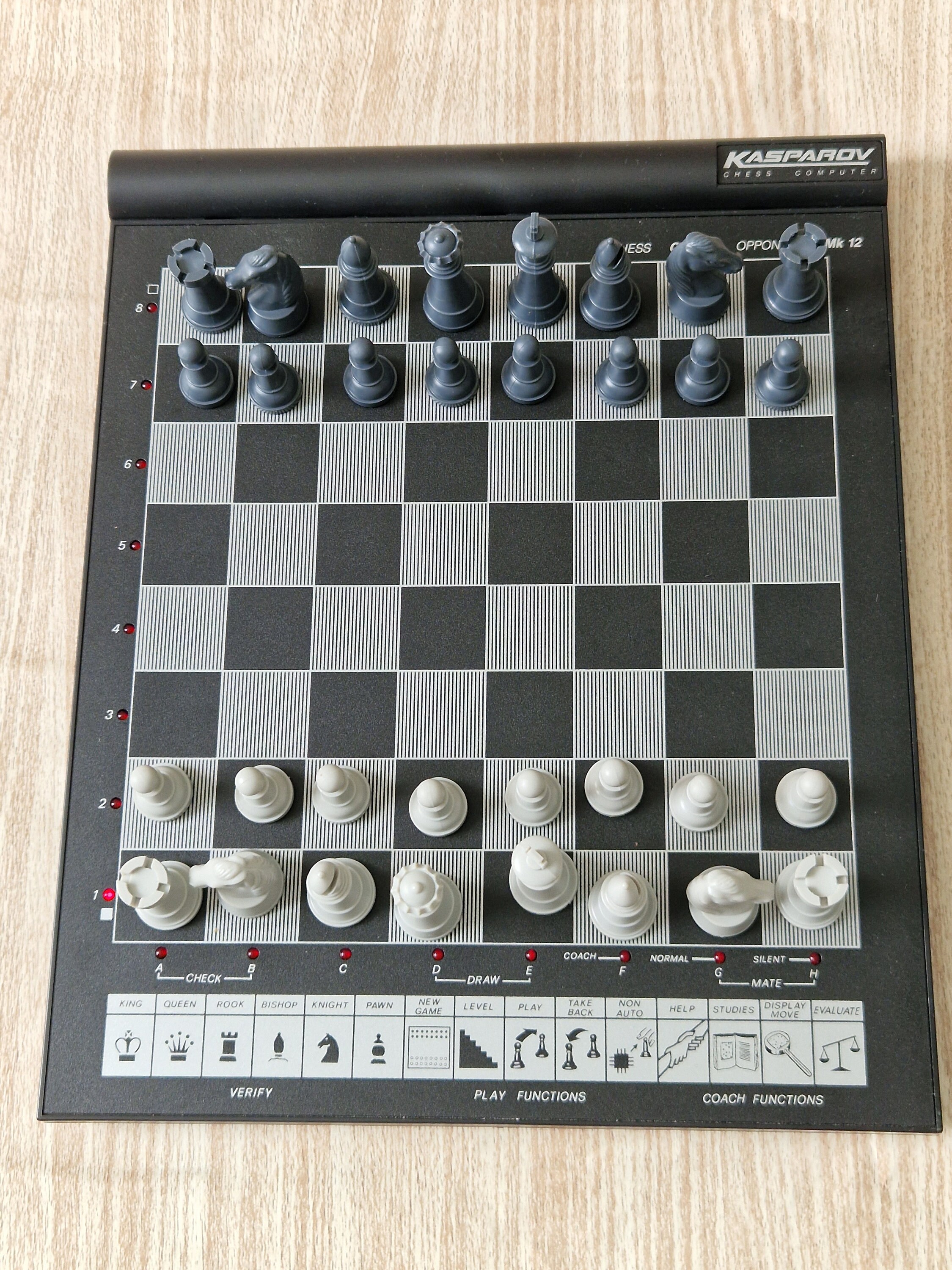 Saitek Kasparov Elite Chess Computer Electronic Chess Set -  Portugal