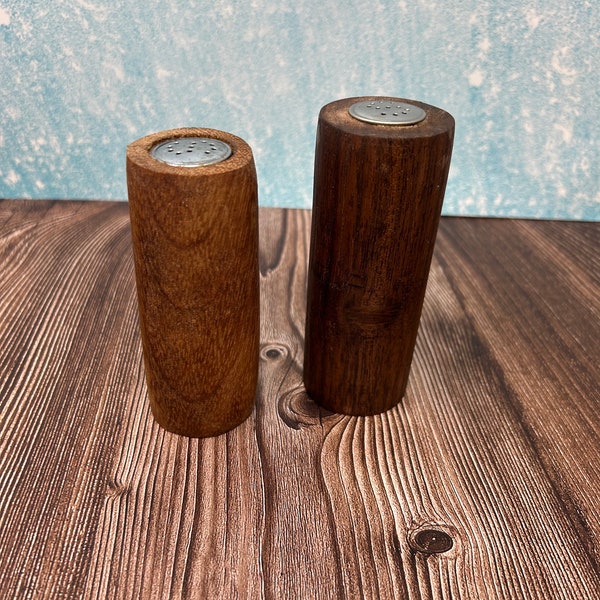 Guanacaste and walnut salt and pepper shakers