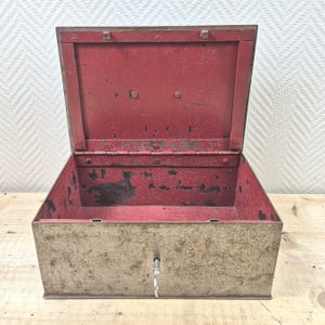 Antiker BEAUMONT Banktresor aus Metall, Safe mit Schlüssel, Geldkassette aus Metall