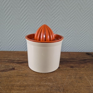 Vintage Tupperware Juicer and Canister Cups Beige and Harvest Orange citrus press orange squeezer juice d&#39;orange
