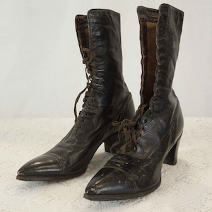 Antique Womens Leather Boots. Walk Over Brand Custom Grade. Victorian Dark Brown Lace Up Boots. Early 1900's.