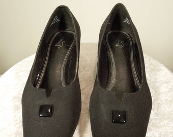 Vintage Life Stride Black Pump. Cloth Upper and Shiny Low Heel. Button on top. Size 6 1/2  M.