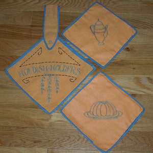 Vintage Pot Holder Set. Embroidered Hot Dish Set of Three. FREE SHIPPING.