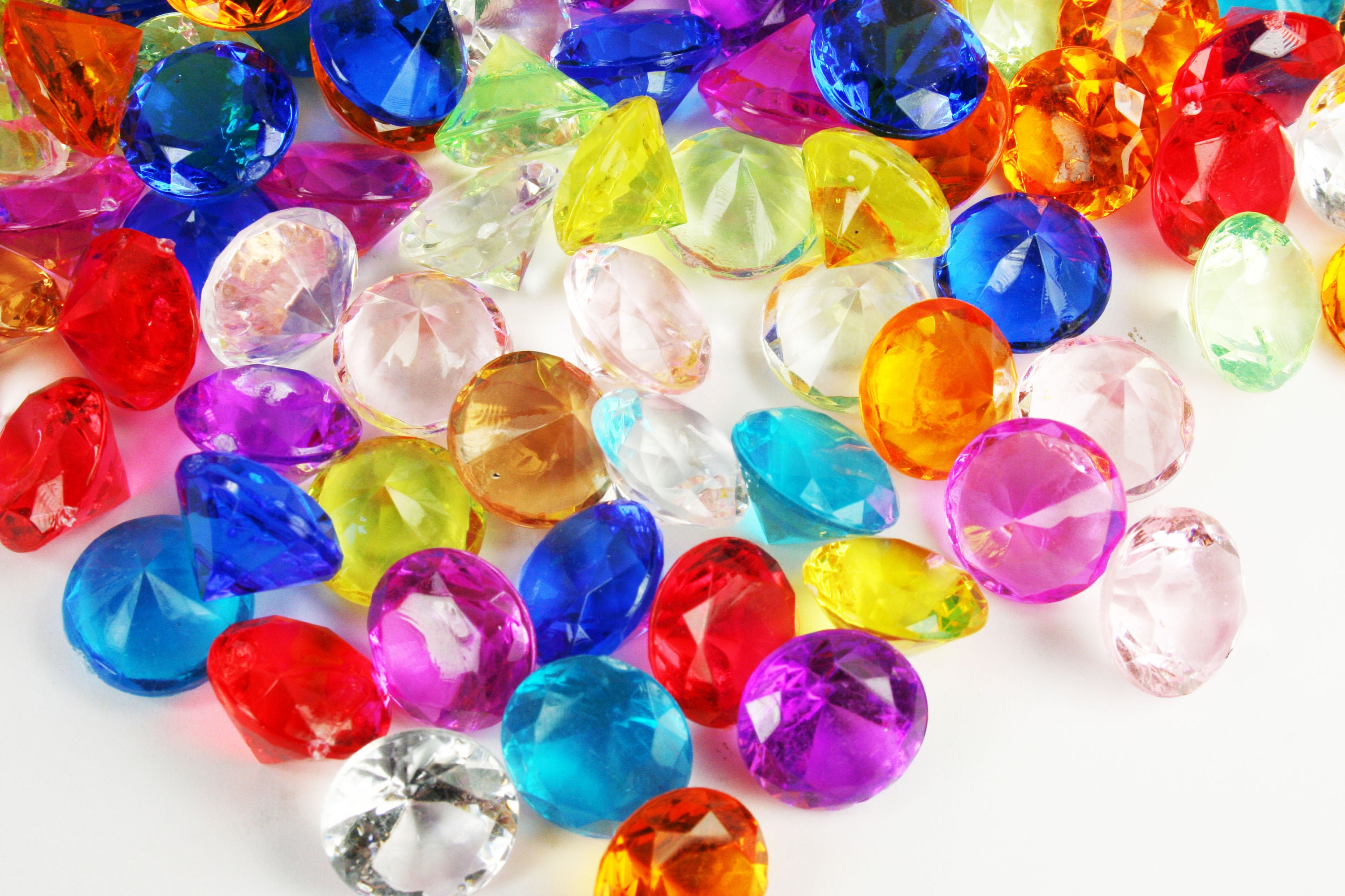VOSAREA 200 Pcs DIY Diamond Acrylic gems for Crafts Acrylic Crystal Diamond  Rhinestones gems Beads Clear Crystals Diamonds for Flower Bouquets Resin