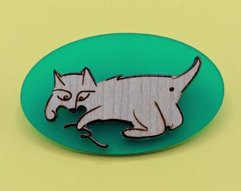 Katze mit Schnur Kirschholz auf grünem Acryl Anstecknadel Knopf, Bunter Katzen Anstecknadel Knopf, Geschenk Katzenliebhaber, Süßes Katzen Schmuck Accessoire