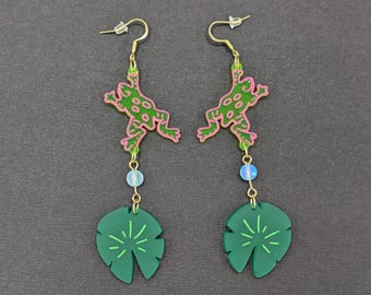 Frosch springen Seerosenblatt Acryl Tropfen Ohrringe mit Glasperle, bunte Frosch Statement Ohrringe, niedlicher Frosch Schmuck, Frosch Liebhaber Geschenk