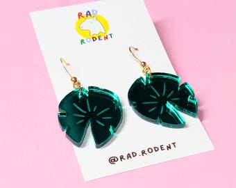 Grüne gespiegelte Seerosenblatt Acryl Ohrringe, Seerosen Ohrringe, bunte Statement Ohrringe, Seerosenblatt Schmuck, Geschenk für Pflanzenliebhaber