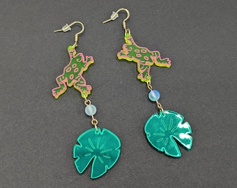Frosch springen Grün Seerosenblatt Acryl baumeln Tropfen Ohrringe mit Glasperle, niedliche Frosch Kröte Ohrringe, Frosch Schmuck, Frosch Liebhaber Geschenk