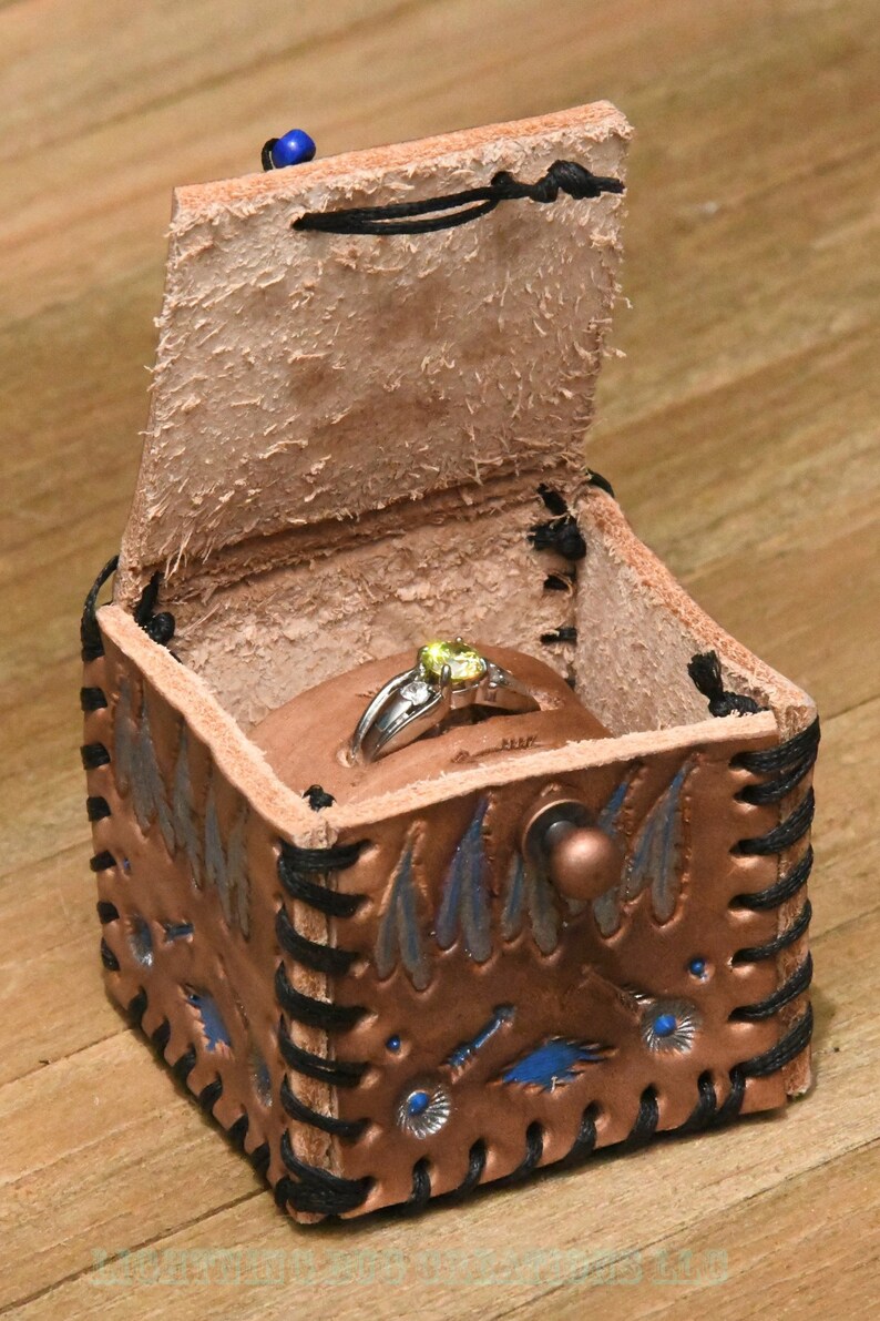 Beaded Western Style Brown Leather Engagement Ring Box Feather Design Proposal Box Handmade Wedding Ring Jewelry Box Jewelry Boxes Jewelry Sied In