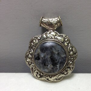 Tibetan Silver Labradorite Round Pendant