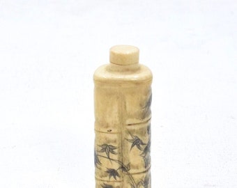 Chinese Etched Snuff Bottle